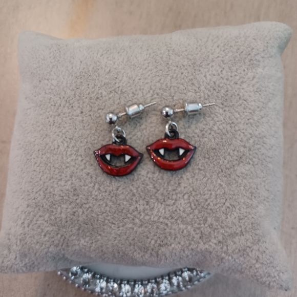 Red Shimmery Lady Vampire Dangle Drop Earrings - Picture 3 of 6